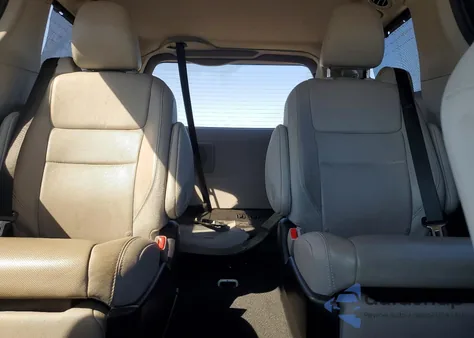 2015 Toyota Sienna Limited Premium 7-Passenger z USA, uszkodzony, nr VIN 5TDYK3DC1FS559677